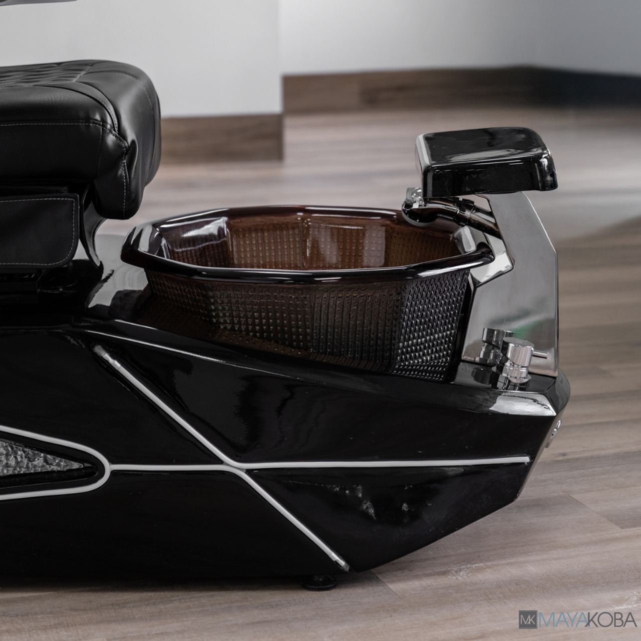 GEOM II Pedicure Spa with FX Chair Top by Mayakoba