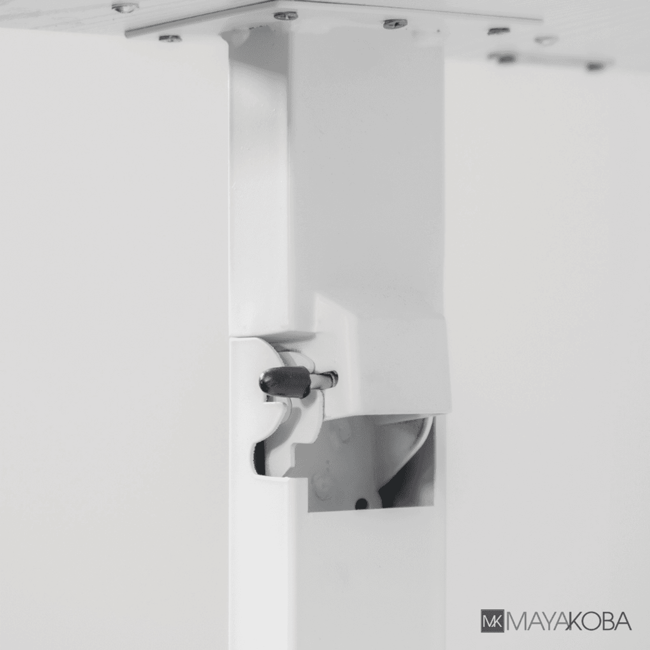 TAYLOR Foldable Manicure Table by Mayakoba