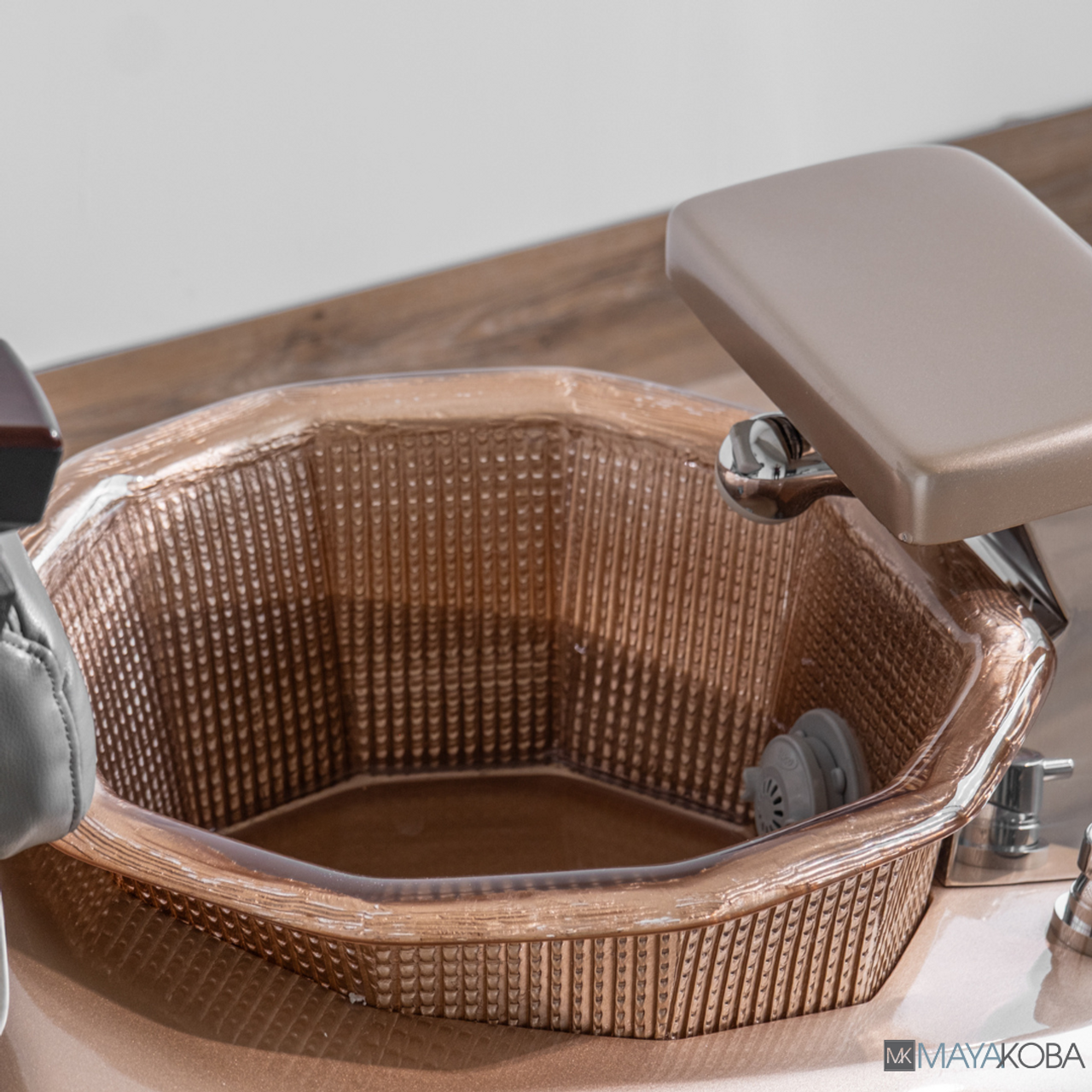 GEOM II Pedicure Spa with DX Chair Top by Mayakoba
