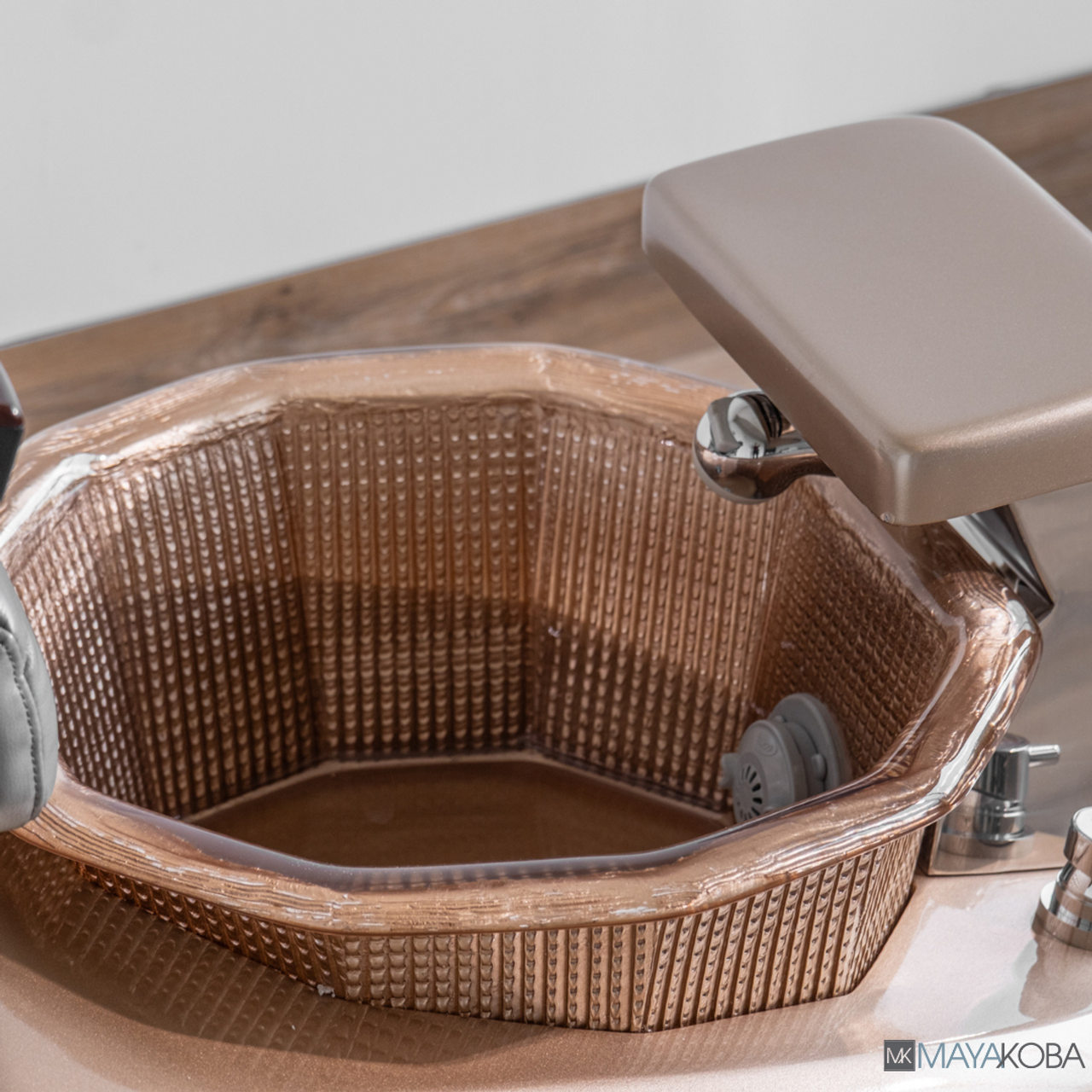 GEOM II Pedicure Spa with DX Chair Top by Mayakoba